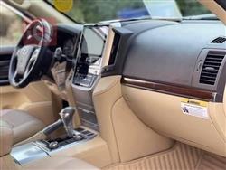 تۆیۆتا لاند کروزەر